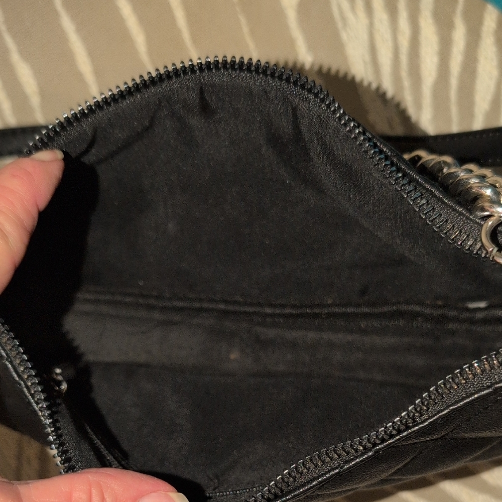 Elegant Black Quilted Shoulder Bag with A Chain Strap And A Shoulder Strap - Picture 8 of 10